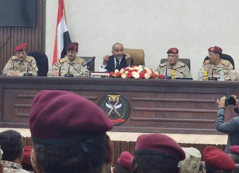 مصادر حكومية: الاقتراب من إنجاز المرحلة الأولى لهيكلة الجيش