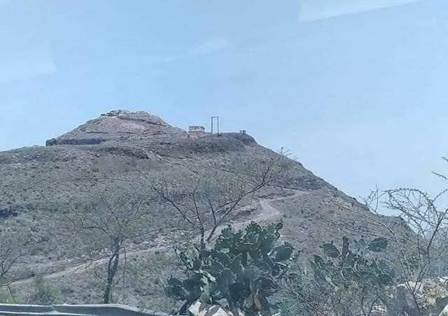 الحوثيون يطلقون النار على مواطنين لمنعهم من الوصول إلى أراضيهم في إب