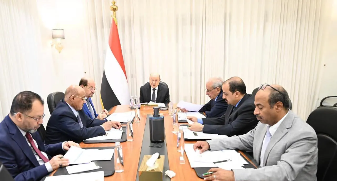 الرئيس العليمي يوجه بتسريع الإصلاحات لضمان انتظام الرواتب وتحسين الخدمات