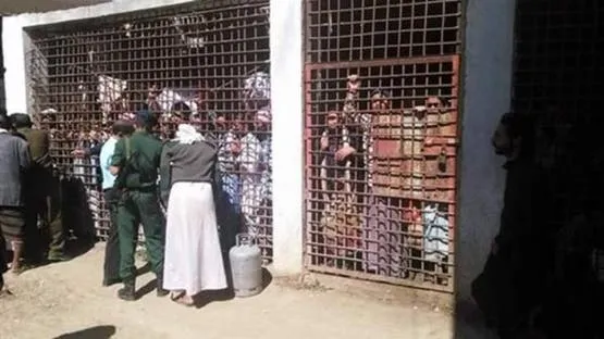 الحوثيون يواصلون سجن مواطن في إب رغم تراجع القاضي عن الحكم