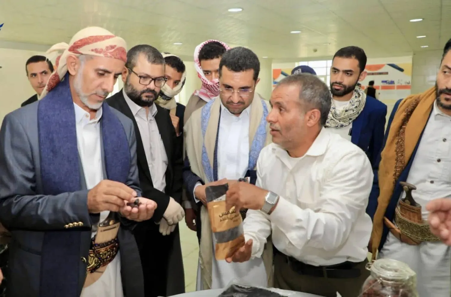موالون للجماعة يهاجمون قيادات الحوثيين وينددون بتفاقم الفساد