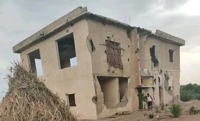 الحوثيون يقتحمون منزل الرئيس الأسبق السلال في الحديدة وينهبون محتوياته