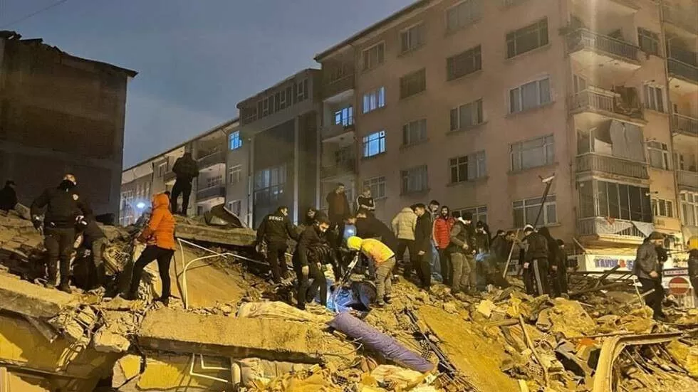 آلاف القتلى والجرحى في سوريا وتركيا جراء زلزال مدمّر