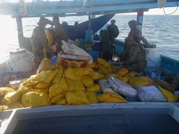 «كانت في طريقها إلى الحوثيين..» ‏البحرية الأميركية تصادر شحنة مخدرات بقيمة 20 مليون دولار في بحر العرب