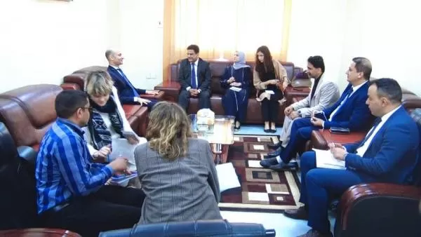 مباحثات يمنية فرنسية لمناقشة الشراكة الاقتصادية والاستثمارية في البلاد