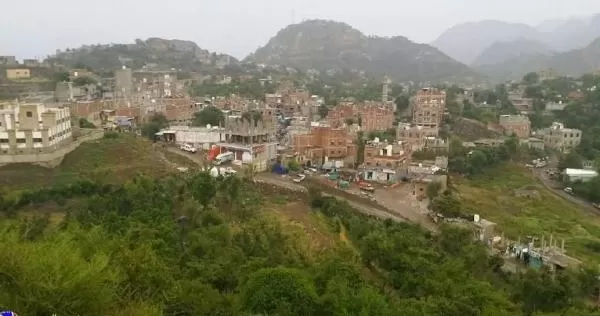 شاب يقدم على قتل عمته وبنها في شرعب الرونة غربي تعز