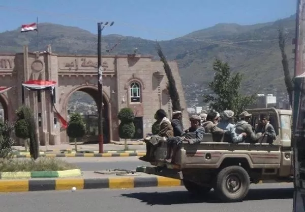 جماعة الحوثي تدفع بتعزيزات عسكرية جديدة نحو تعز