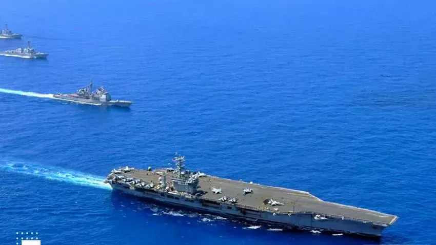 الحكومة تتلقى دعوة أمريكية للمشاركة في تحالف حماية البحر الأحمر